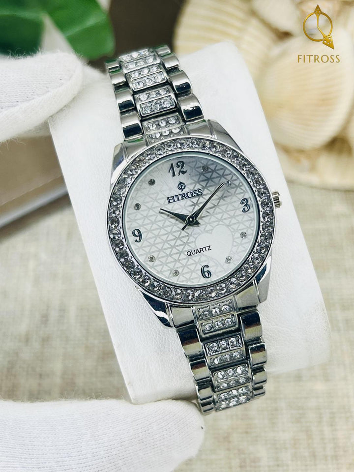 Stylish Women's Quartz Watch - Water Resistant - 1 Pc Silver Chain Strap
